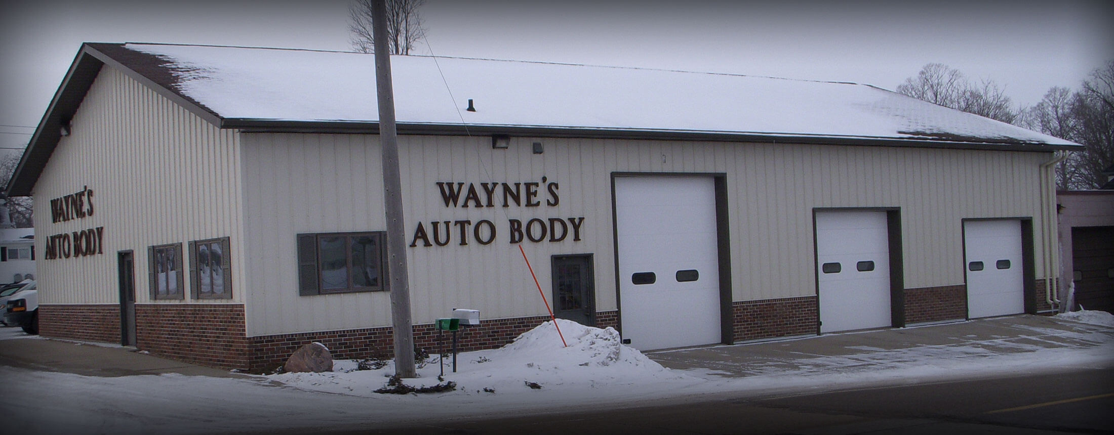 Exterior of Wayne's Auto Body shop in Le Center, MN